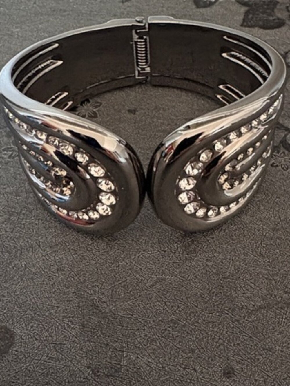 PREMIER DESIGNS SILVER-TONE RHINESTONE HINGED CUFF BRACELET - Picture 2 of 8